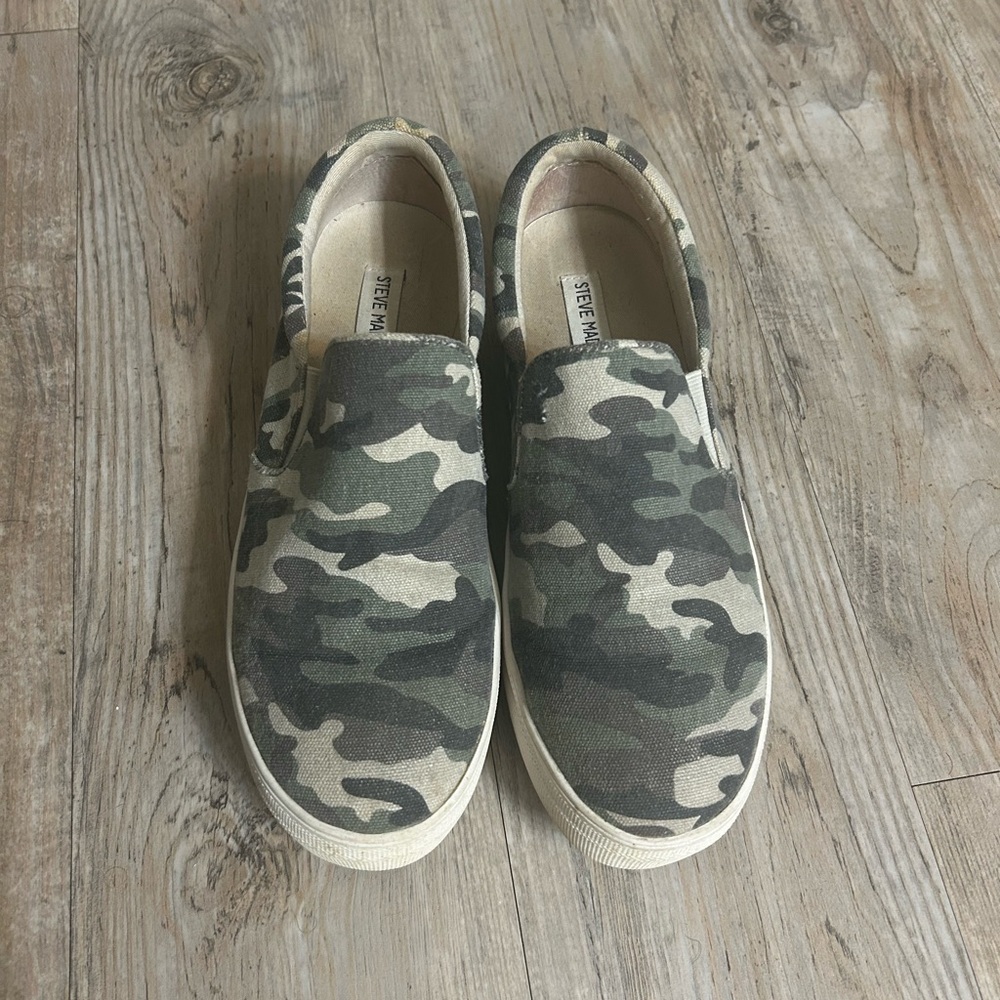 Steve Madden Green Camouflage Slip-Ons